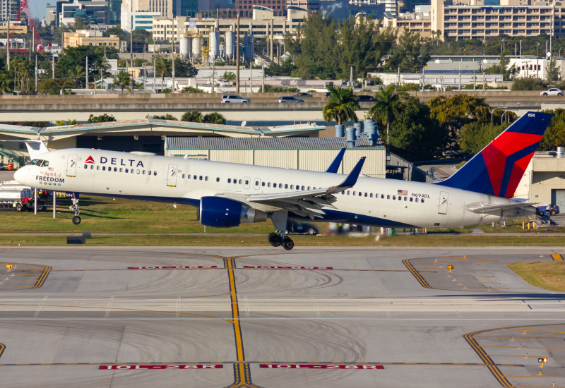 Photo of N694DL - Delta Airlines Boeing 757-200 at FLL on AeroXplorer Aviation Database