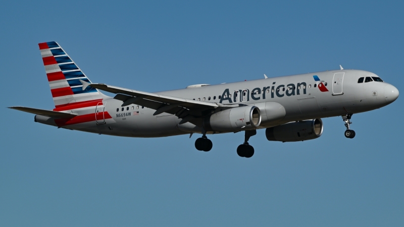 Photo of N669AW - American Airlines Airbus A320 at DFW on AeroXplorer Aviation Database