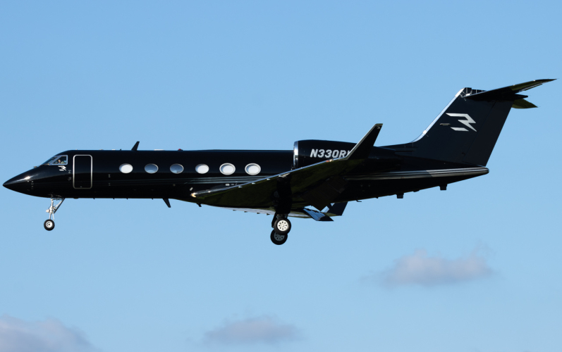 Photo of N330RW - PRIVATE Gulfstream G-IV at PIT on AeroXplorer Aviation Database