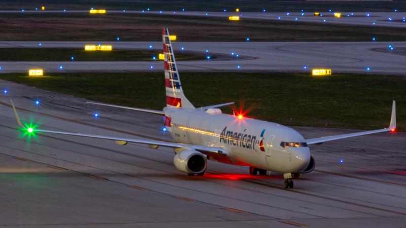 Photo of N933NN - American Airlines Boeing 737-800 at CMH on AeroXplorer Aviation Database