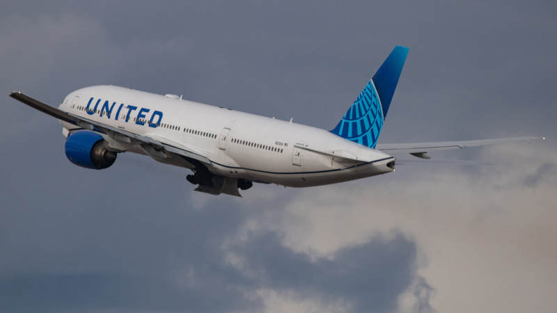 Photo of N213UA - United Airlines Boeing 777-200 at DEN on AeroXplorer Aviation Database