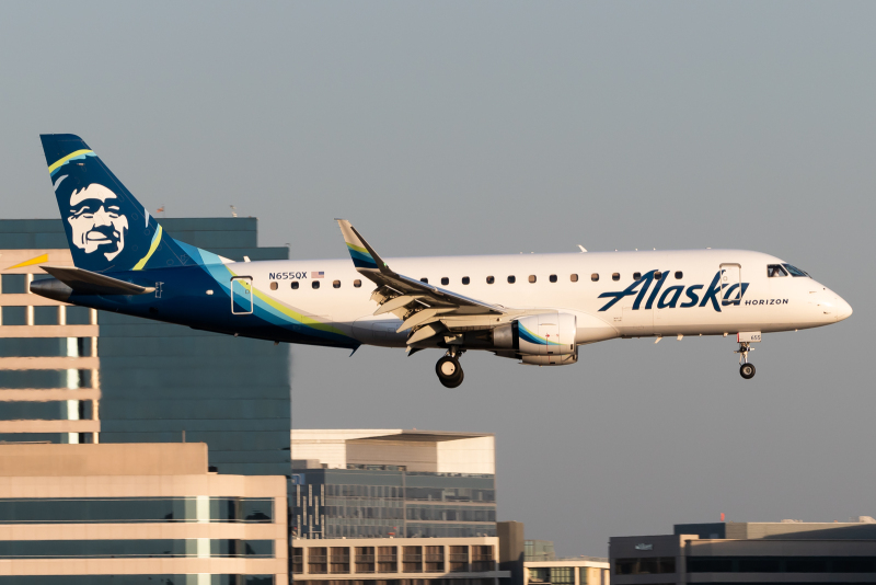 Photo of N655QX - Alaska Airlines Embraer E175 at SNA on AeroXplorer Aviation Database