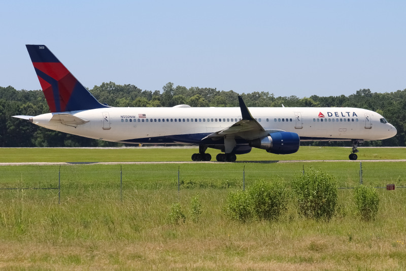 Photo of N550NW - Delta Airlines Boeing 757-200 at SAV on AeroXplorer Aviation Database