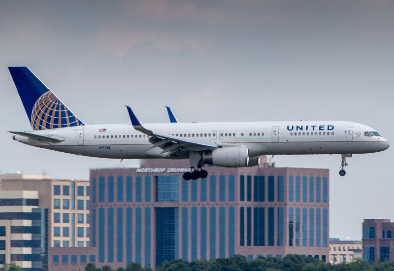 Photo of N17128 - United Airlines Boeing 757-200 at IAD on AeroXplorer Aviation Database