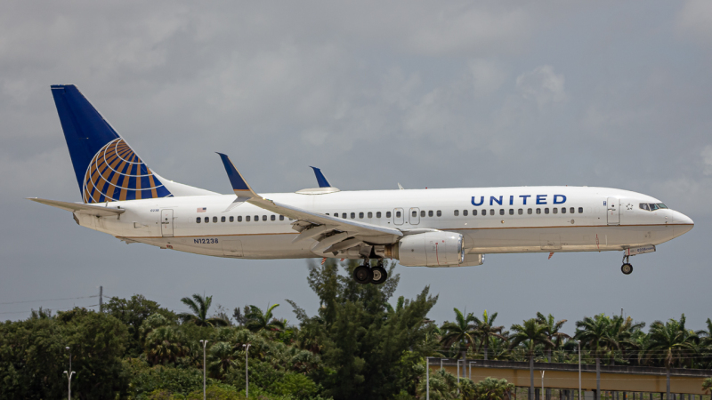 Photo of N12238 - United Airlines Boeing 737-800 at FLL on AeroXplorer Aviation Database