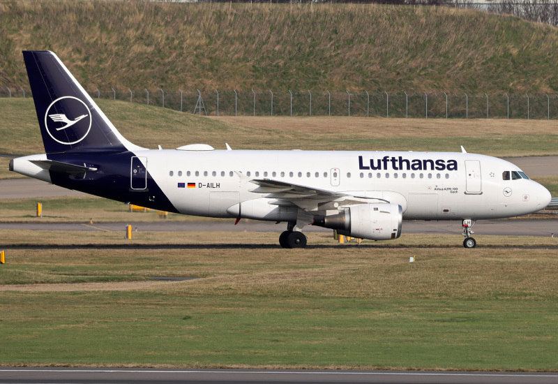 Photo of D-AILH - Lufthansa Airbus A319 at BHX on AeroXplorer Aviation Database
