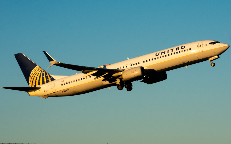 Photo of N38459 - United Airlines Boeing 737-900ER at BWI on AeroXplorer Aviation Database