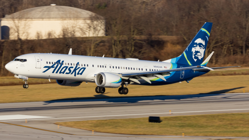 Photo of N942AK - Alaska Airlines Boeing 737 MAX 9 at CMH on AeroXplorer Aviation Database