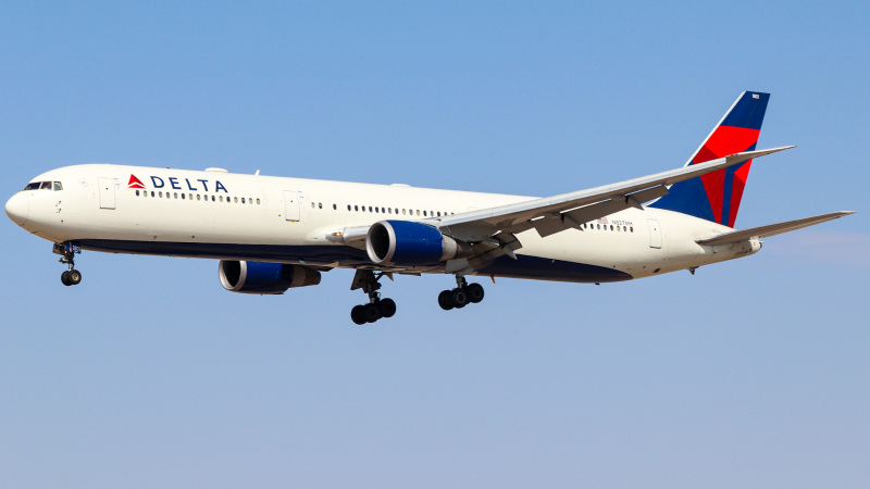 Photo of N827MH - Delta Airlines Boeing 767-400ER at LAS on AeroXplorer Aviation Database