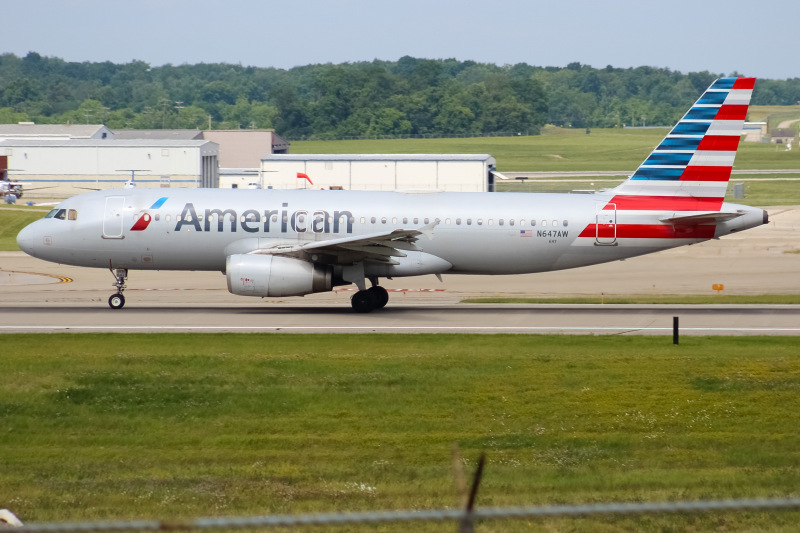 Photo of N647AW - American Airlines Airbus A320 at CVG on AeroXplorer Aviation Database