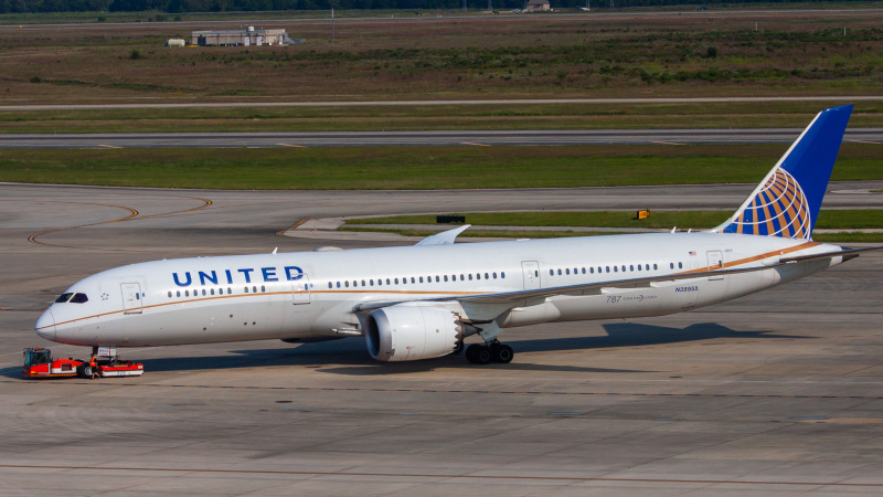 Photo of N38955 - United Airlines Boeing 787-9 at IAH on AeroXplorer Aviation Database