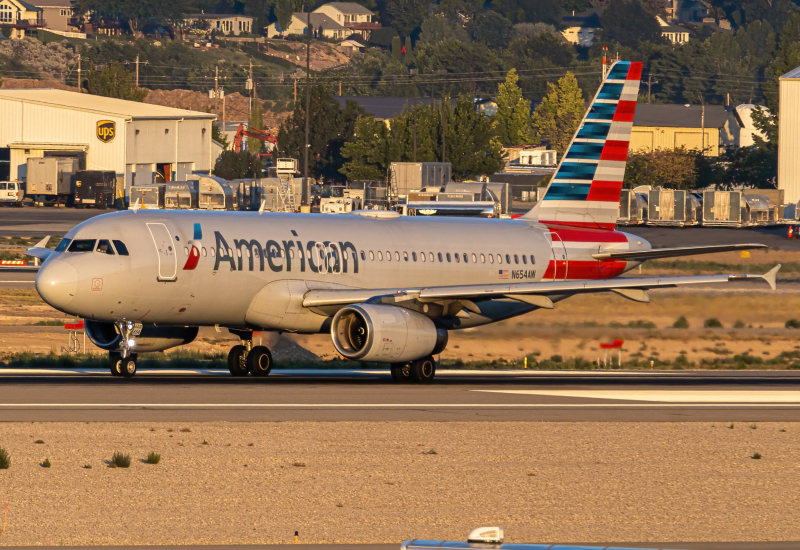 Photo of N654AW - American Airlines Airbus A320 at BOI on AeroXplorer Aviation Database