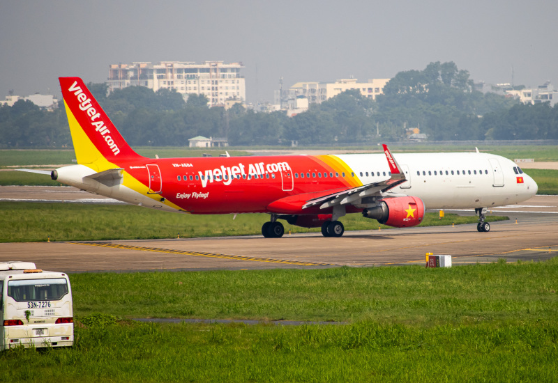 Photo of VN-A684 - VietJet Air Airbus A321-200 at SGN on AeroXplorer Aviation Database
