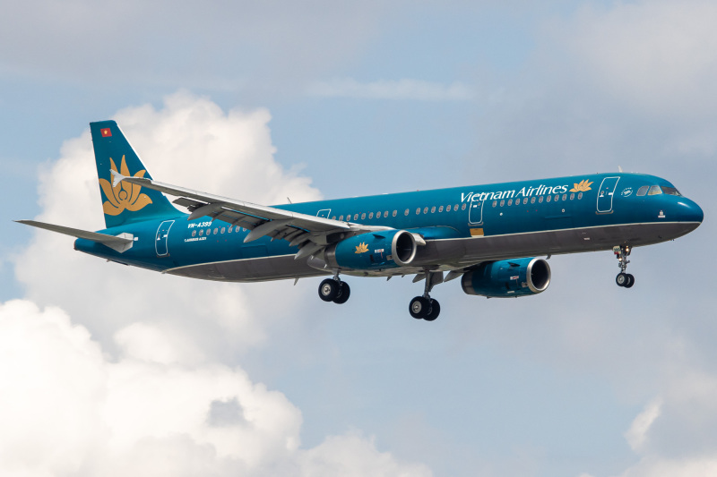 Photo of VN-A399 - Vietnam Airlines Airbus A321-200 at SGN on AeroXplorer Aviation Database