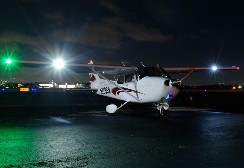 Photo of N192SW - PRIVATE Cessna 172 at FLL on AeroXplorer Aviation Database