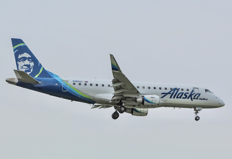 Photo of N189SY - Alaska Airlines Embraer E175 at MKE on AeroXplorer Aviation Database