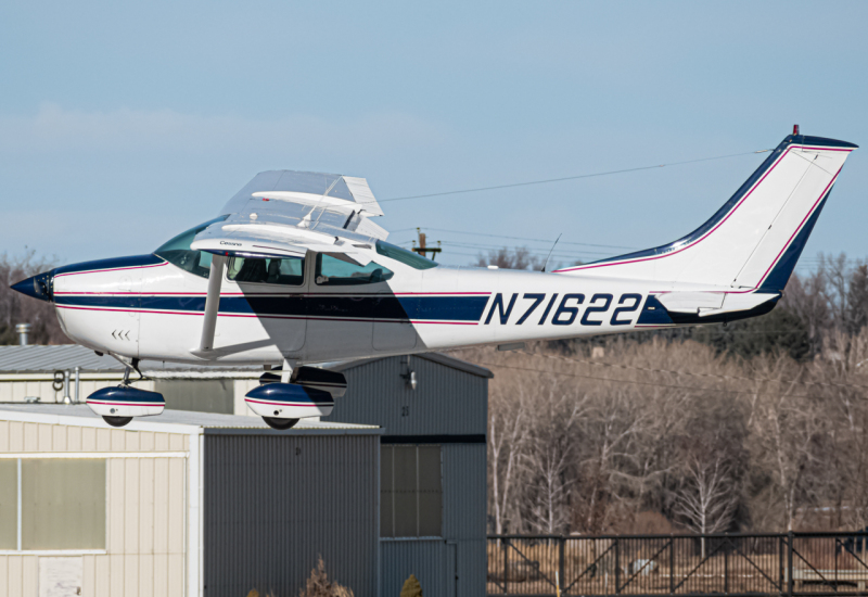 Photo of N71622 - PRIVATE Cessna 182 Skylane at LMO on AeroXplorer Aviation Database