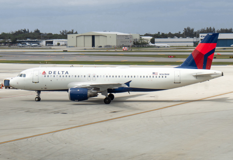 Photo of N361NW - Delta Airlines Airbus A320-212 at FLL on AeroXplorer Aviation Database