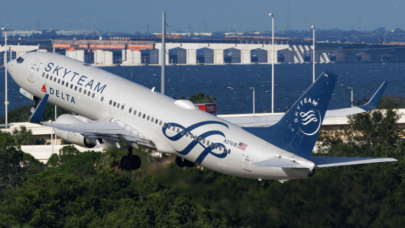 Photo of N3761R - Delta Airlines Boeing 737-800 at TPA on AeroXplorer Aviation Database