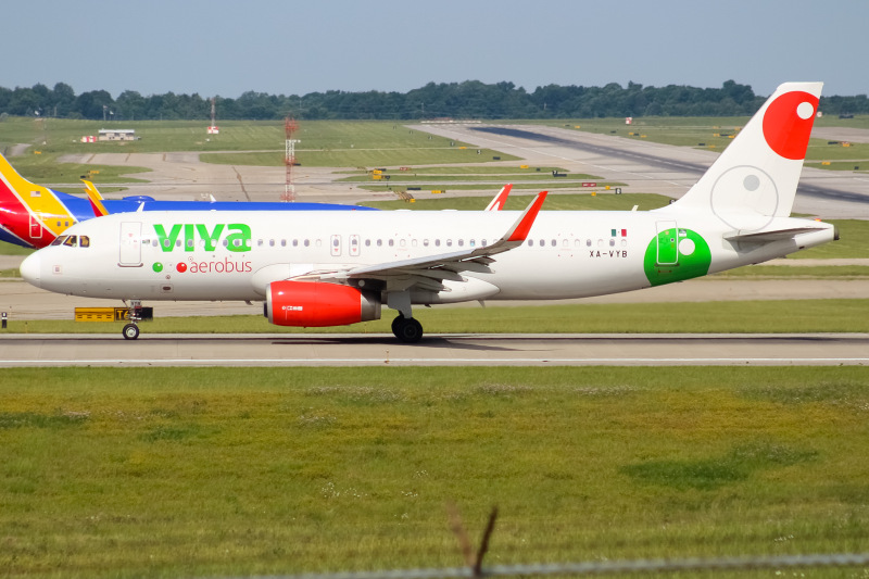 Photo of XA-VYB - VivaAerobus Airbus A320 at CVG on AeroXplorer Aviation Database