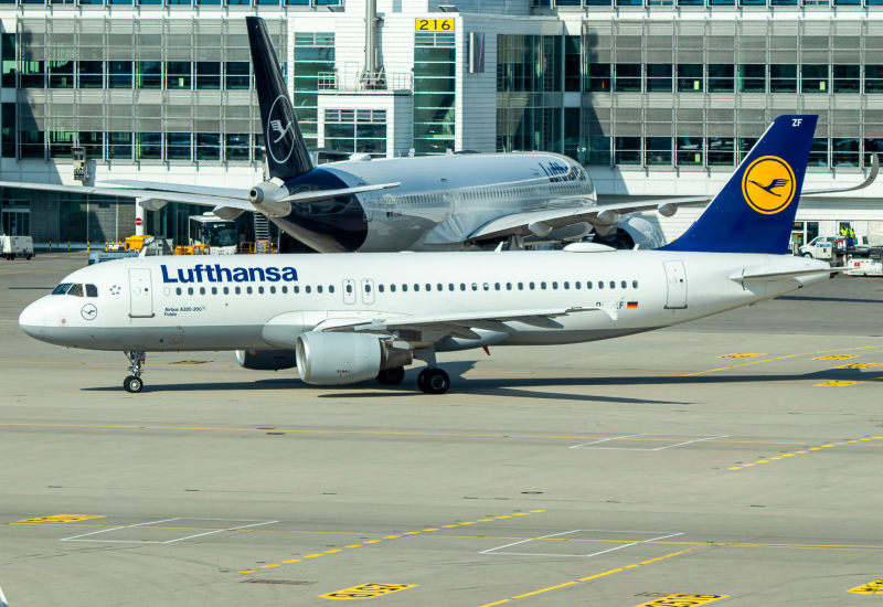 Photo of D-AIZF - Lufthansa Airbus A320 at MUC on AeroXplorer Aviation Database