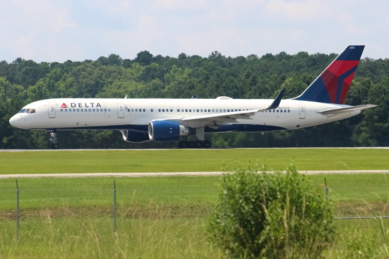 Photo of N6713Y - Delta Airlines Boeing 757-200 at SAV on AeroXplorer Aviation Database