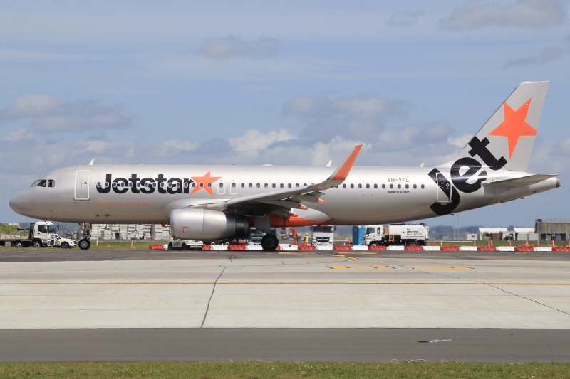 Photo of VH-VFL - JetStar Airways Airbus A320 at AKL on AeroXplorer Aviation Database