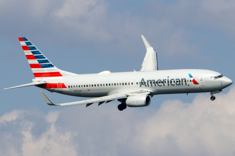 Photo of N914AN - American Airlines Boeing 737-800 at DCA on AeroXplorer Aviation Database