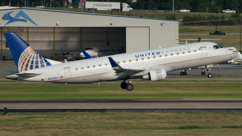 Photo of N125SY - United Airlines Embraer E175 at OKC on AeroXplorer Aviation Database