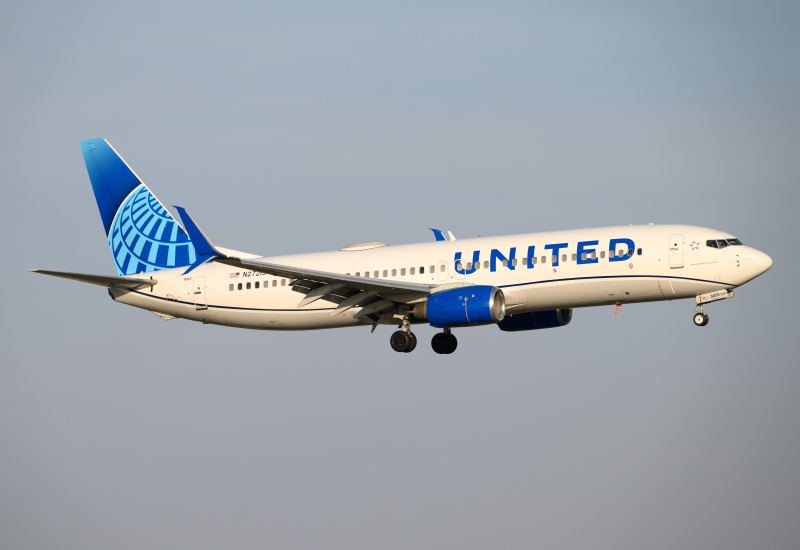 Photo of N27213 - United Airlines Boeing 737-800 at MCO on AeroXplorer Aviation Database
