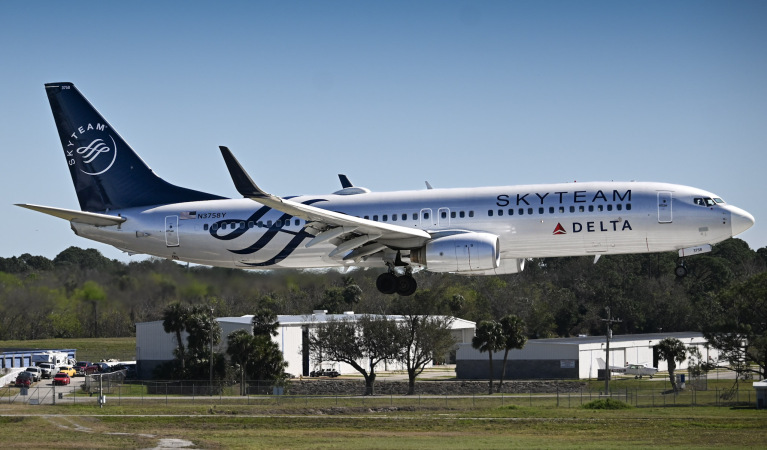 Photo of N3758Y - Delta Airlines Boeing 737-800 at DAB on AeroXplorer Aviation Database