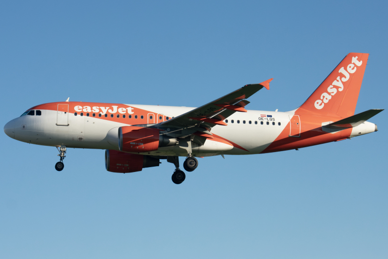 Photo of OE-LQS - EasyJet Airbus A320 at LIS on AeroXplorer Aviation Database