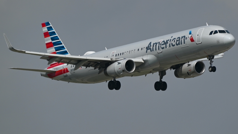 Photo of N990AU - American Airlines Airbus A321-200 at DFW on AeroXplorer Aviation Database