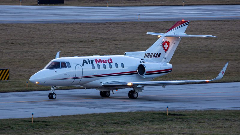 Photo of N864AM - Air Med Raytheon Hawker 800XP at CMH on AeroXplorer Aviation Database