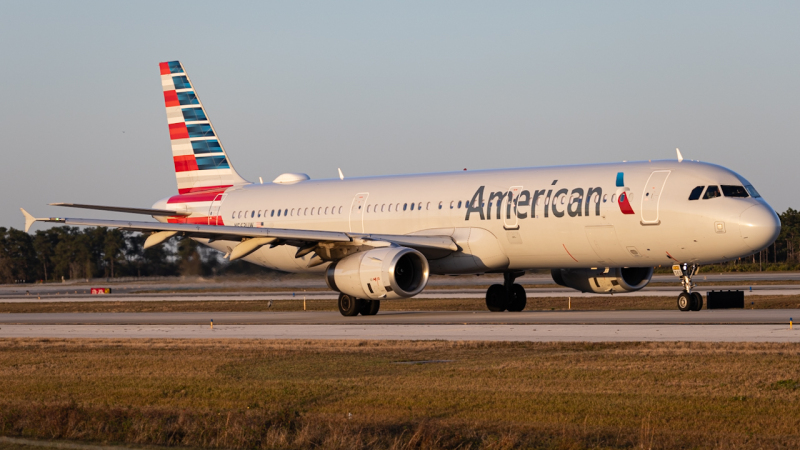 Photo of N563UW - American Airlines Airbus A321-200 at MCO on AeroXplorer Aviation Database