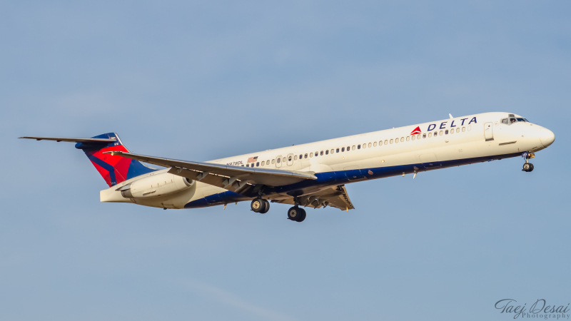 Photo of N987DL - Delta Airlines McDonnell Douglas MD-88 at MKE on AeroXplorer Aviation Database