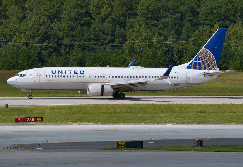Photo of N14237 - United Airlines Boeing 737-800 at RDU on AeroXplorer Aviation Database