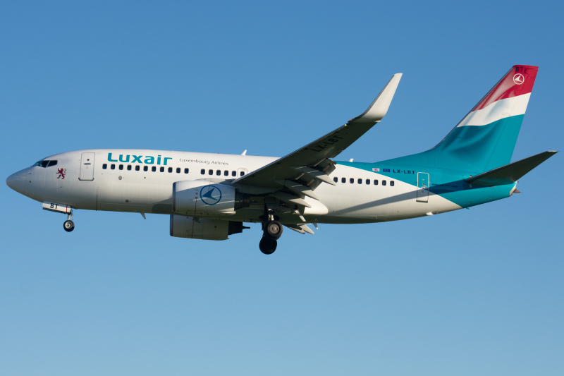 Photo of LX-LBT - Luxair Boeing 737-700 at LIS on AeroXplorer Aviation Database