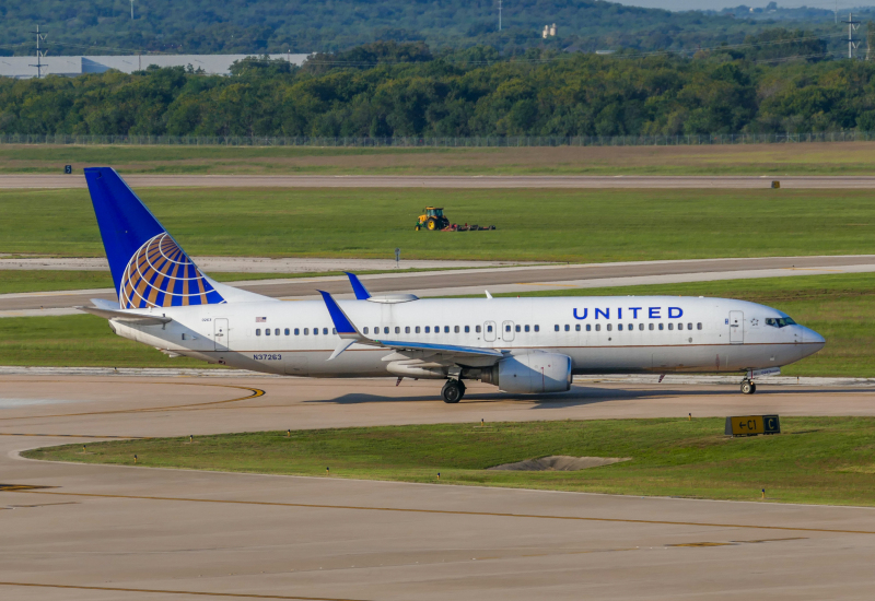 Photo of N37263 - United Airlines Boeing 737-800 at AUS on AeroXplorer Aviation Database