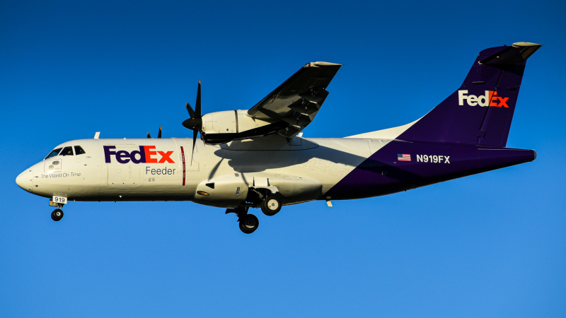 Photo of N919FX - FedEx ATR 42-200 at PDX on AeroXplorer Aviation Database