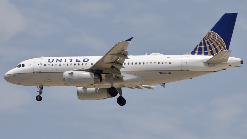 Photo of N889UA - United Airlines Airbus A319 at IAH on AeroXplorer Aviation Database
