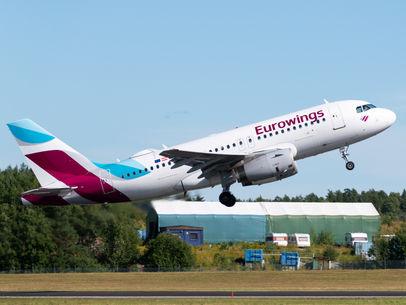 Photo of OE-LYV - Eurowings Airbus A319 at ARN on AeroXplorer Aviation Database