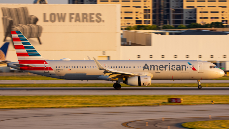 Photo of N134AN - American Airlines Airbus A321-200 at CMH on AeroXplorer Aviation Database