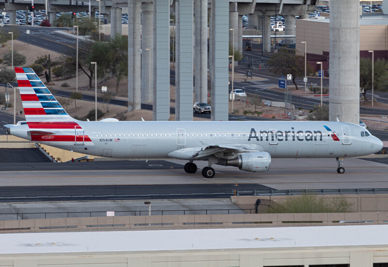 Photo of N154UW - American Airlines Airbus A321-200 at PHX on AeroXplorer Aviation Database
