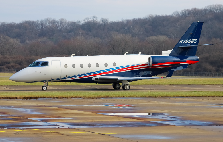 Photo of N766WS - PRIVATE  Gulfstream G200 at LUK on AeroXplorer Aviation Database