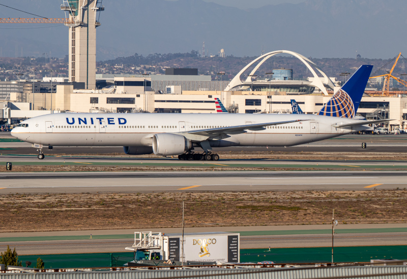 Photo of N2243U - United Airlines Boeing 777-300ER at LAX on AeroXplorer Aviation Database