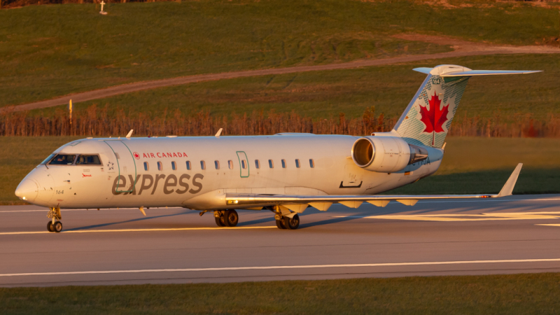 Photo of C-FFJA - Air Canada Express Mitsubishi CRJ-200 at CMH on AeroXplorer Aviation Database