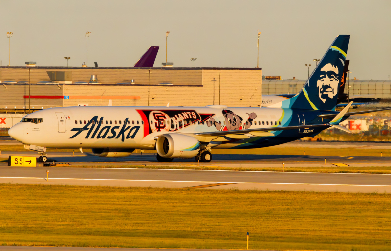 Photo of N936AK - Alaska Airlines Boeing 737 MAX 9 at ORD on AeroXplorer Aviation Database