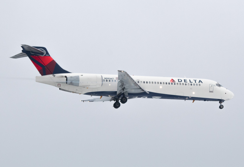Photo of N991AT - Delta Airlines Boeing 717-200 at EWR on AeroXplorer Aviation Database