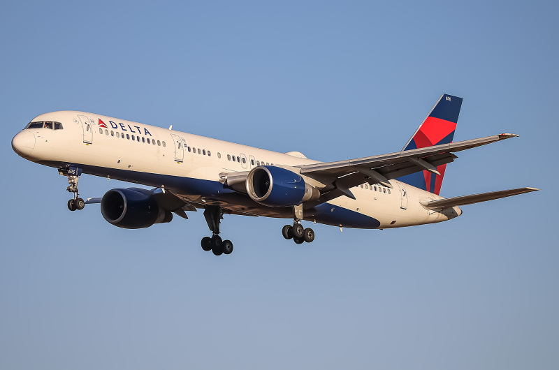 Photo of N676DL - Delta Airlines Boeing 757-200 at BWI on AeroXplorer Aviation Database